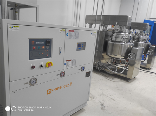 高低溫一體機(jī)的特點(diǎn)