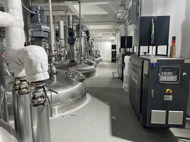 反應(yīng)釜控溫，150KW有機(jī)熱載體爐和高溫油溫機(jī)， (1)