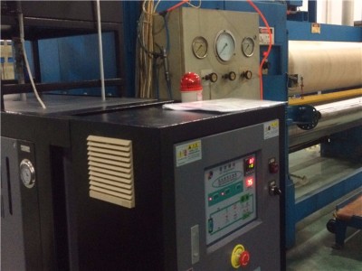 壓光輥筒水循環(huán)溫度控制機(jī)，「歐能機(jī)械」為您提供安全可靠的控溫方式