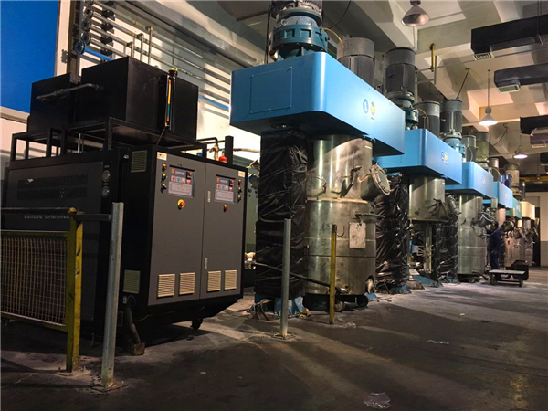 雙行星攪拌機的溫度控制